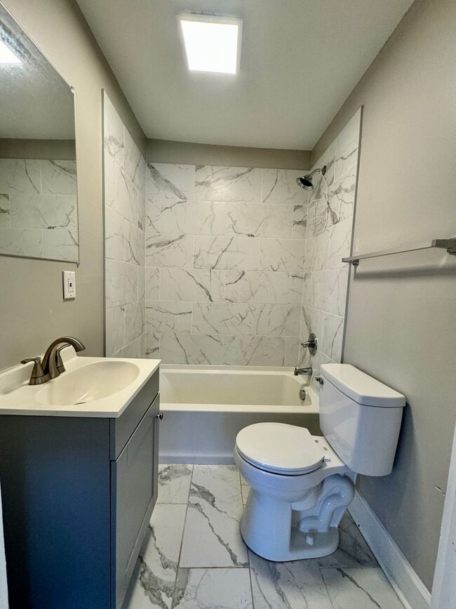 Foto del edificio - 1 Bedroom Duplex!
