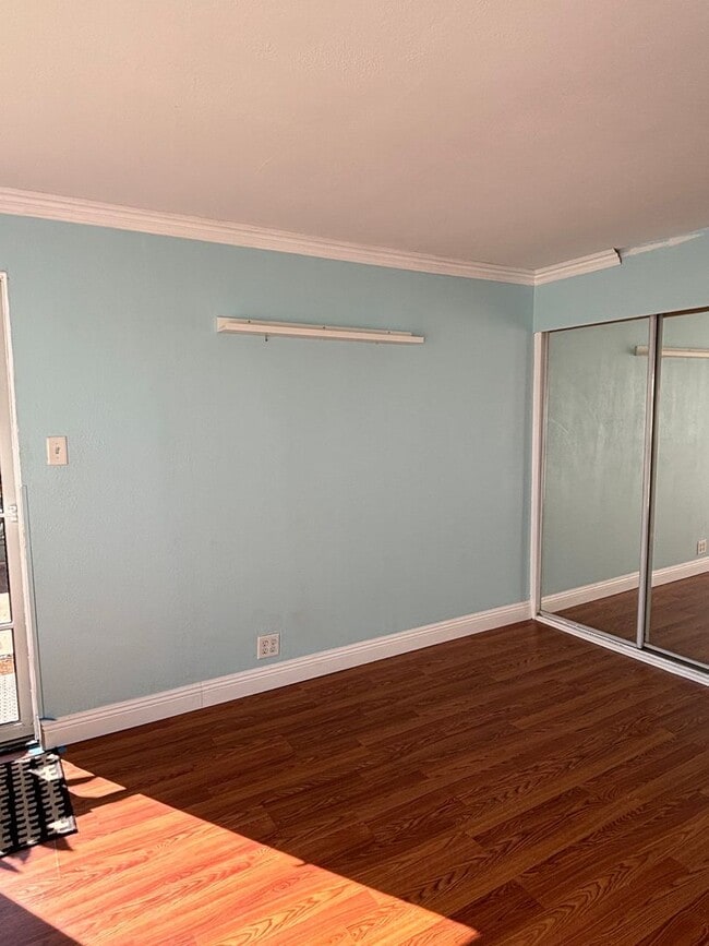 Building Photo - 2832 Charlemagne Ave