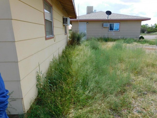Building Photo - 1312 E High St Pearce AZ,85625
