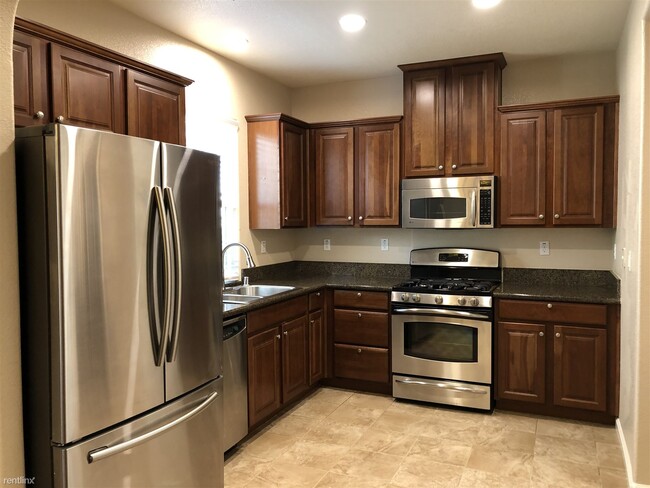 Building Photo - 2 br, 2.5 bath House - 70 Chambord Way