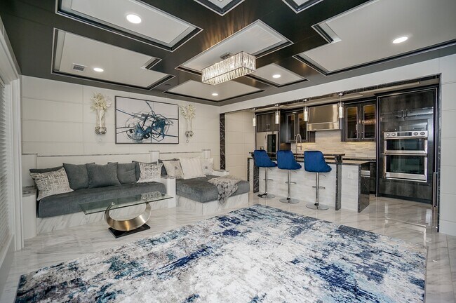 Foto del edificio - 5711 Sugar Hill Dr