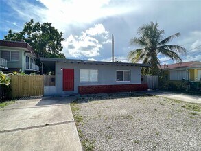 Building Photo - 1222 SW 30th Ct