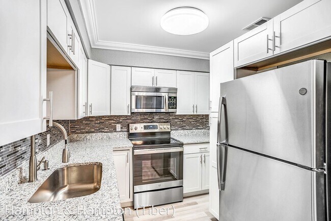 Building Photo - 4 br, 2 bath House - 606 HOLT CIR