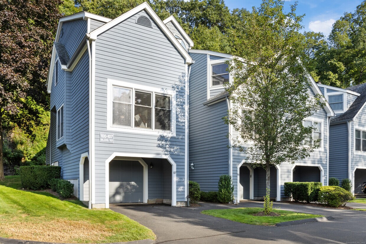 Primary Photo - 107 Fawn Ridge Ln