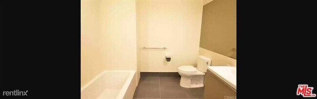 Building Photo - 1 br, 1 bath Condo - 889 Francisco St Unit...