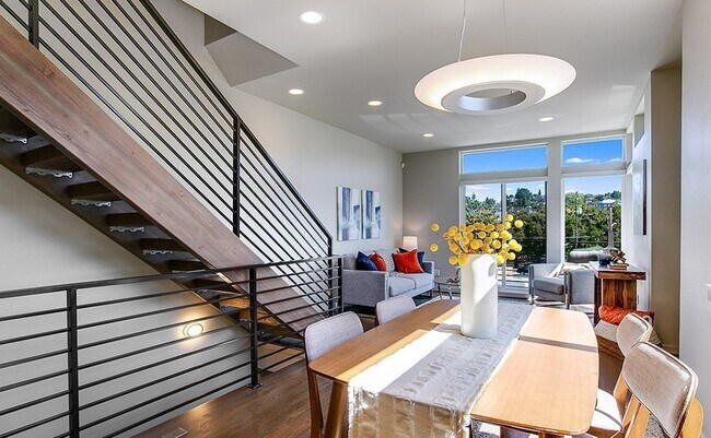 Foto del edificio - 3250 21st Ave W