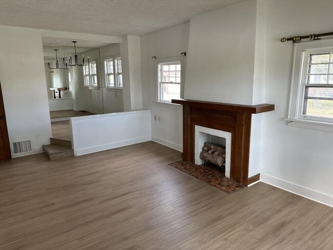 Foto del edificio - 1618 W Pine St