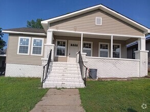 Building Photo - 905 6th St W
