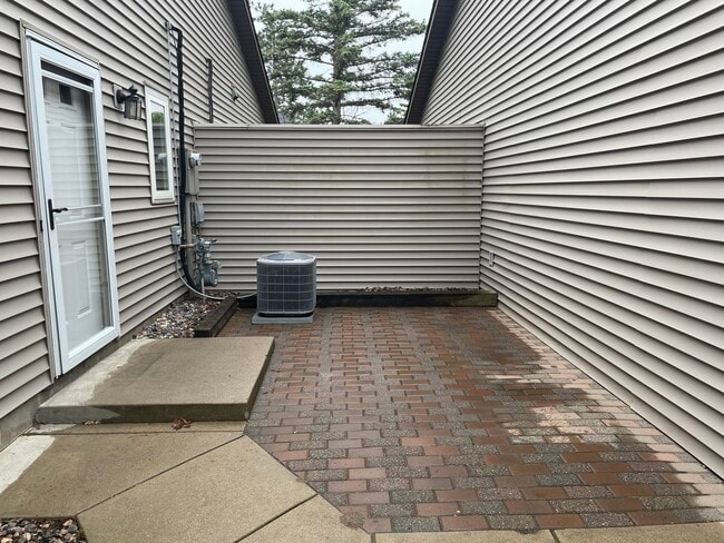 Building Photo - 1807 Karis Way