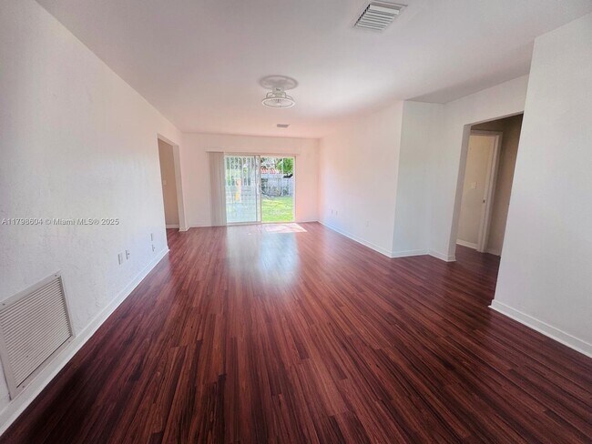 Foto del edificio - 311 SW 49th Ave