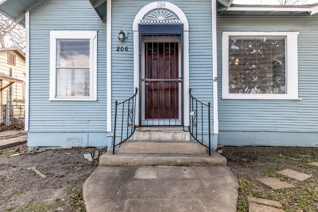 Building Photo - 206 Hoover Ave