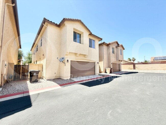 Building Photo - 9218 W Meadow Dr