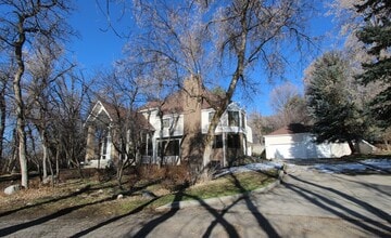 Building Photo - 3333 Deer Hollow Dr