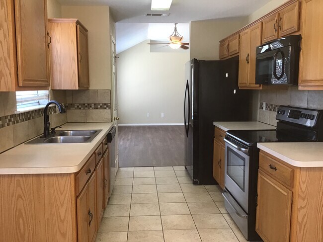 Foto del edificio - 1325 Misty Meadow Dr