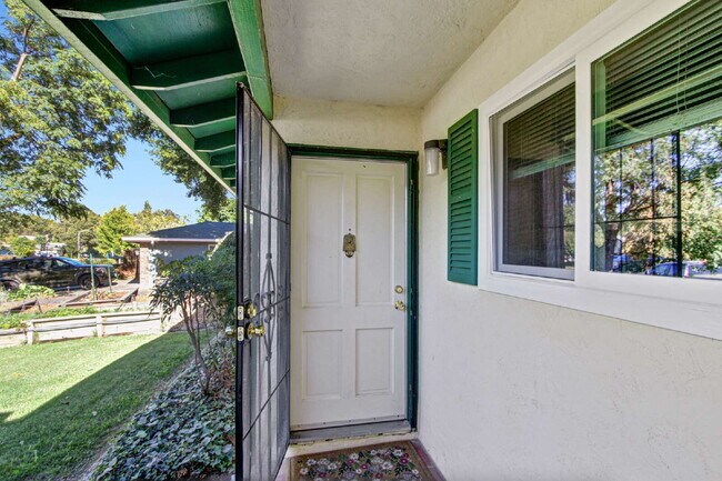 Building Photo - Classic Davis Manor Ranch — 3 Bed, 2 Bath with Covered Patio and Large Yard