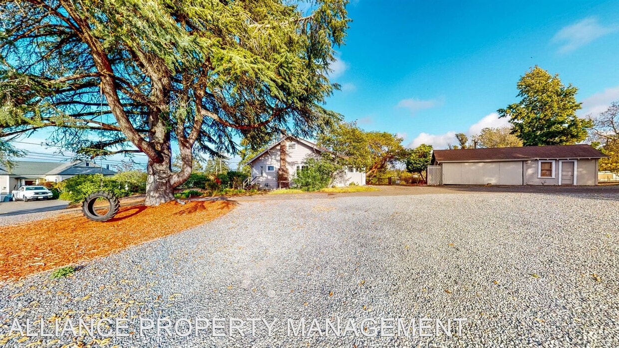 2 br, 1 bath House 4880 Hessel Road House for Rent in Sebastopol