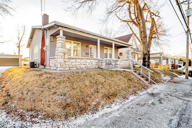 Building Photo - Charming 3 Bedroom  / Beware of Scammers