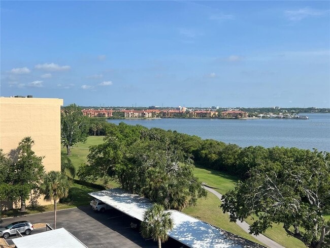 Building Photo - 2616 Cove Cay Dr