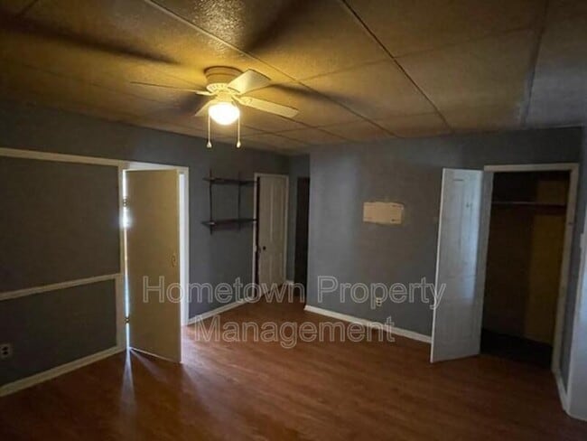 Building Photo - 225 N Newberry St
