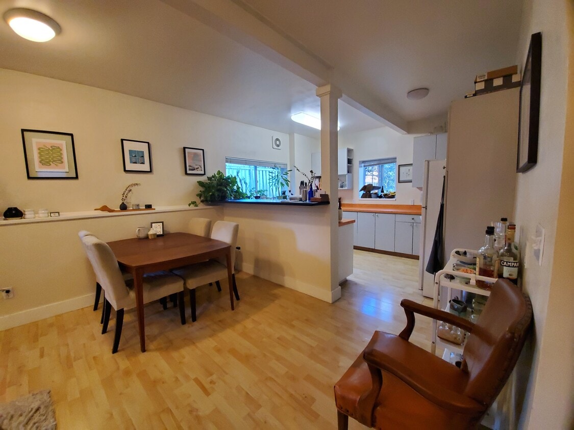 Primary Photo - 333 18th Ave E