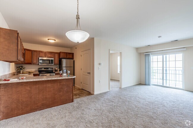 2 habitaciones, 1 baño - 825 pies cuadrados - Sala de estar y comedor - Glenwood Square Senior Apartments