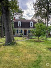 Building Photo - 2804 Crest Ave