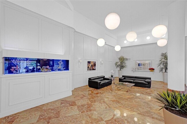 Foto del edificio - 3600 Mystic Pointe Dr