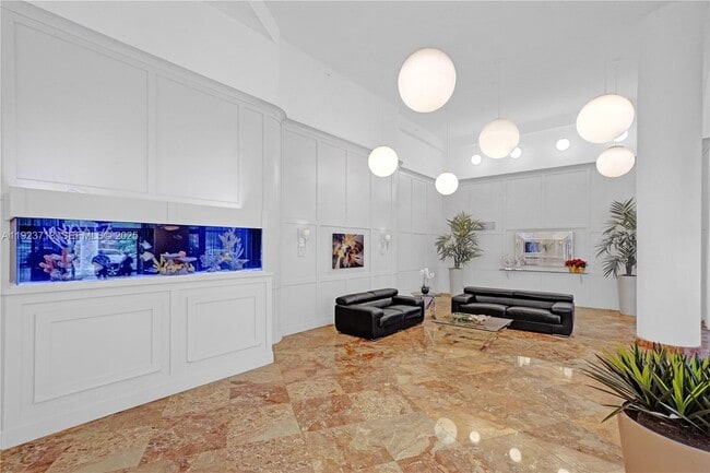 Building Photo - 3600 Mystic Pointe Dr