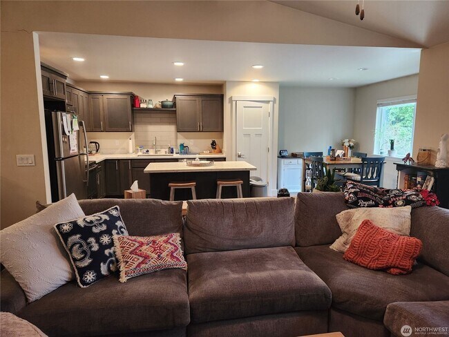 Foto del edificio - Newer Construction Home