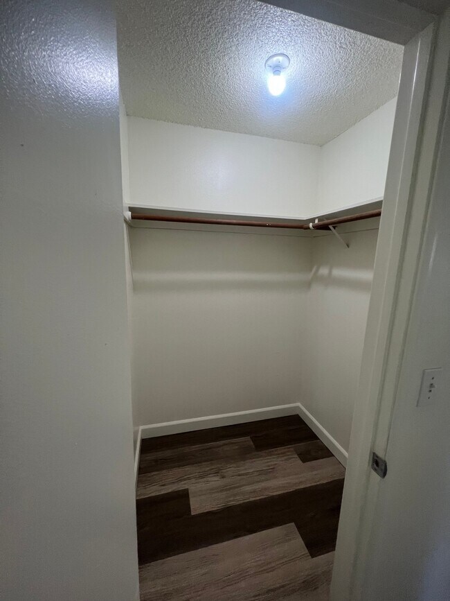 Foto del edificio - 1351 Dustin Dr