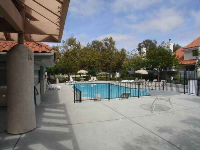 Building Photo - 4500 Villas Dr