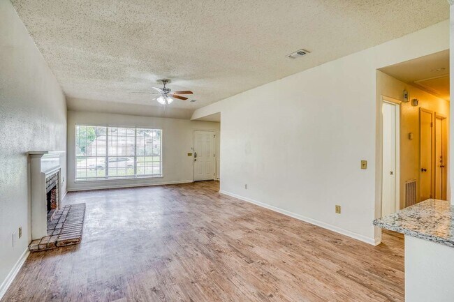 Foto del edificio - 22614 Powell House Ln