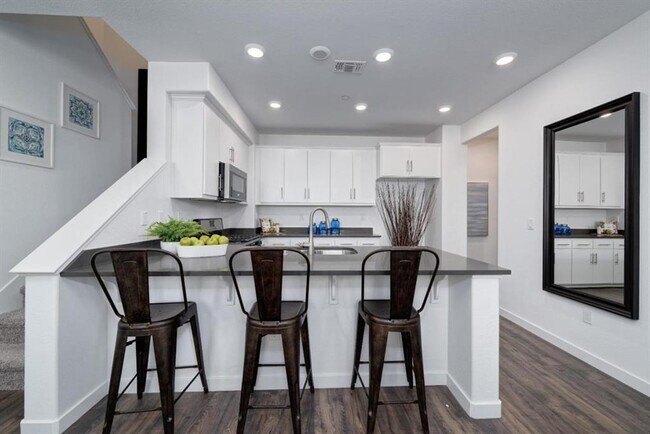 Foto del edificio - Newly Constructed Townhouse available in Berryessa Area