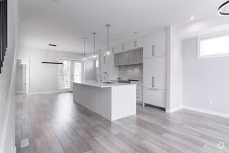 Building Photo - 831-877 77 St SW