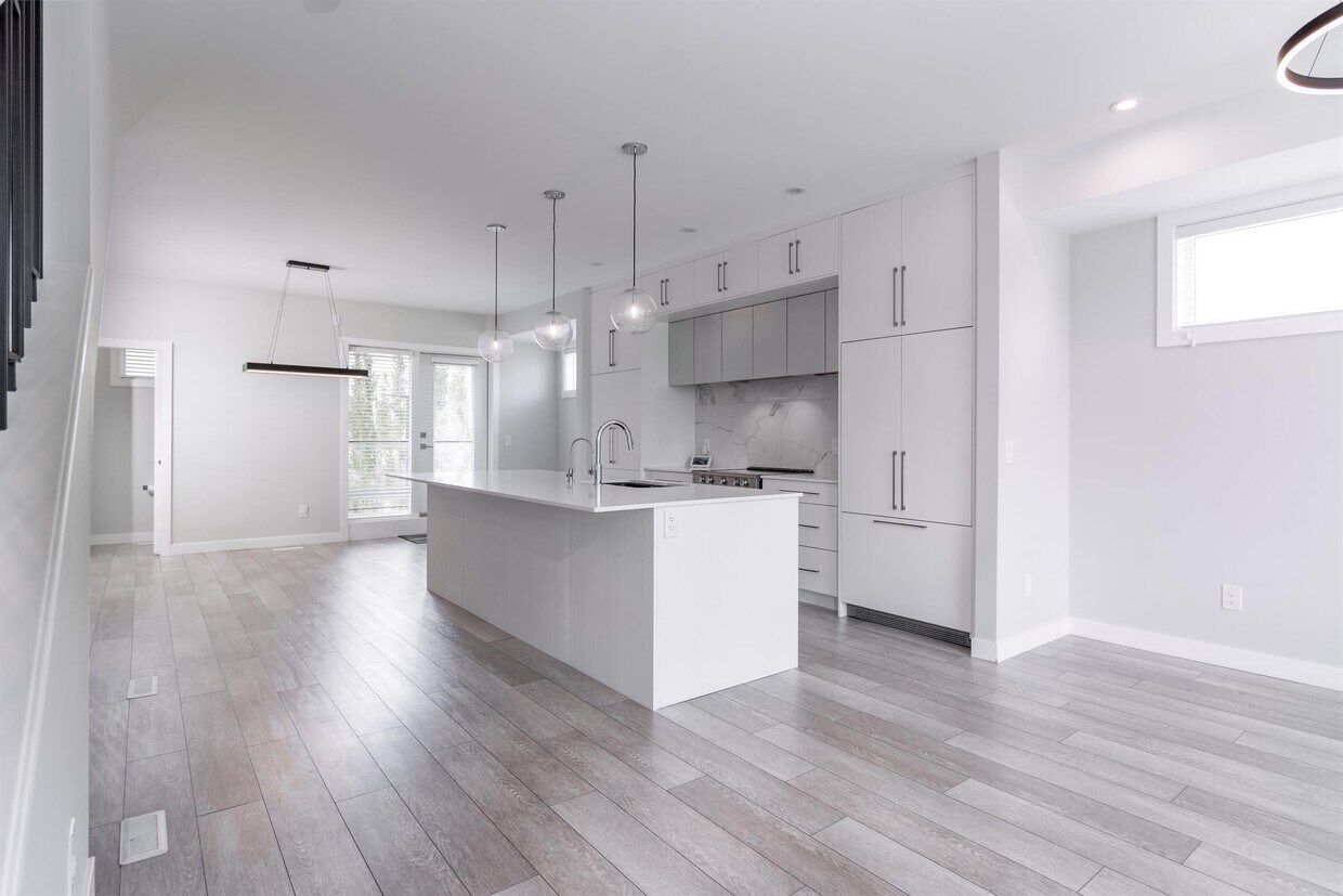Photo principale - 831-877 77 St SW