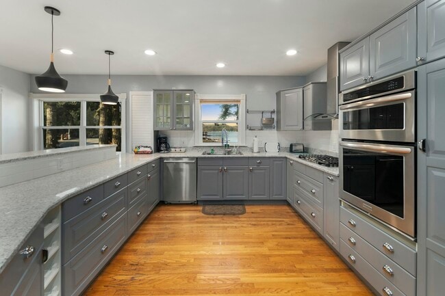 Building Photo - 20 E Dalby Rd