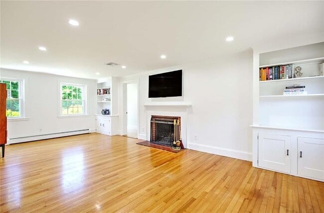 Building Photo - 29 Melrose Ave