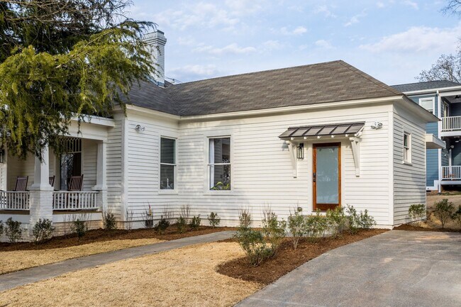 Building Photo - 5016 Hermitage Dr