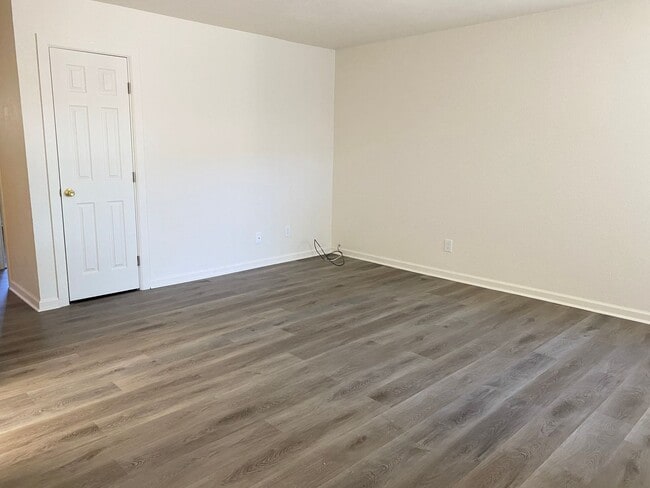 Building Photo - NSUR1259 2205 Cedar1-4