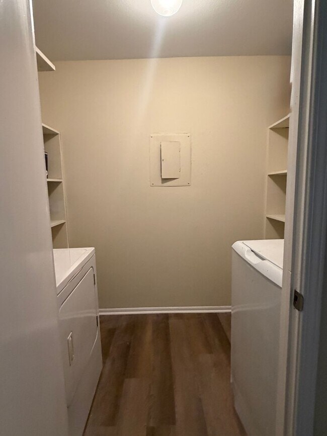 Foto del edificio - 7724 Bles Ave