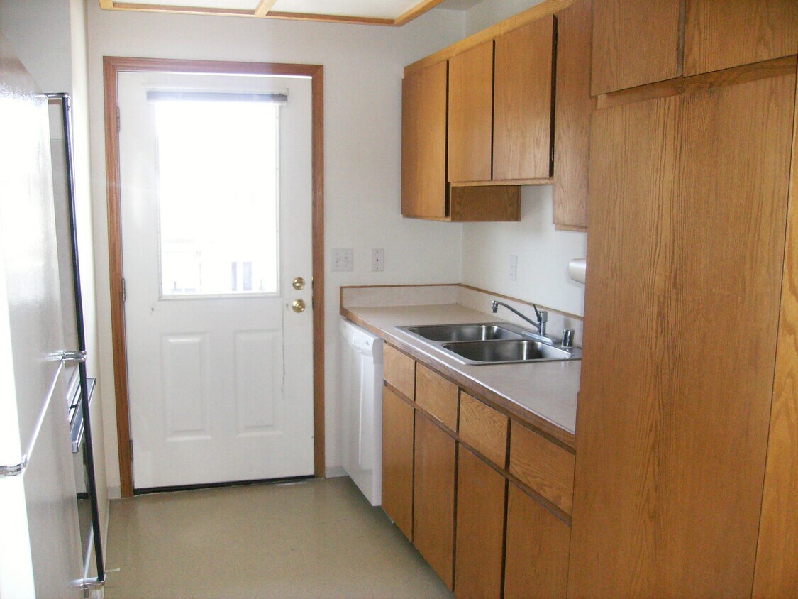 1206 W Columbia Ave, Moses Lake, WA 98837 Townhome Rentals in Moses