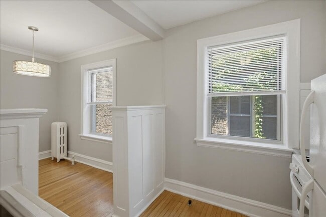 Building Photo - 1725 W Thorndale Ave