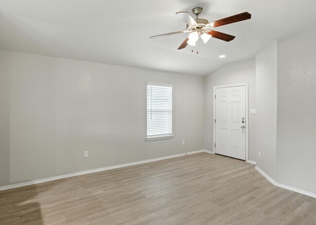 Foto del edificio - Immaculate 3BR/2BA Home Featuring Open-Con...