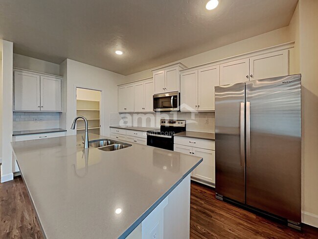 Foto del edificio - 9429 W Chino St