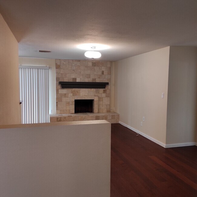 Building Photo - 4909 E Presidio Rd
