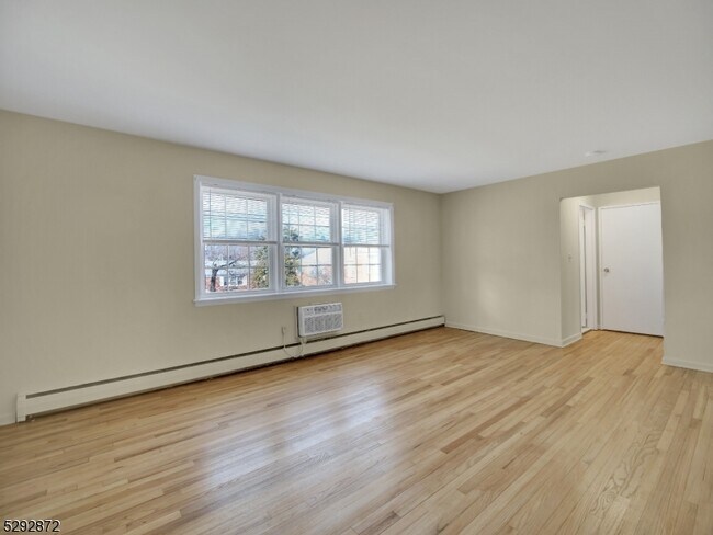 Foto del edificio - 153 Ridge Rd