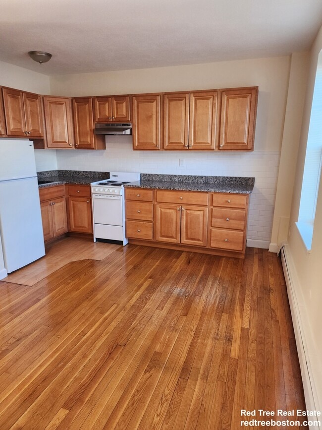 Foto del edificio - 168 North Beacon St