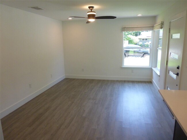 Building Photo - 7503 Eastcrest Drive