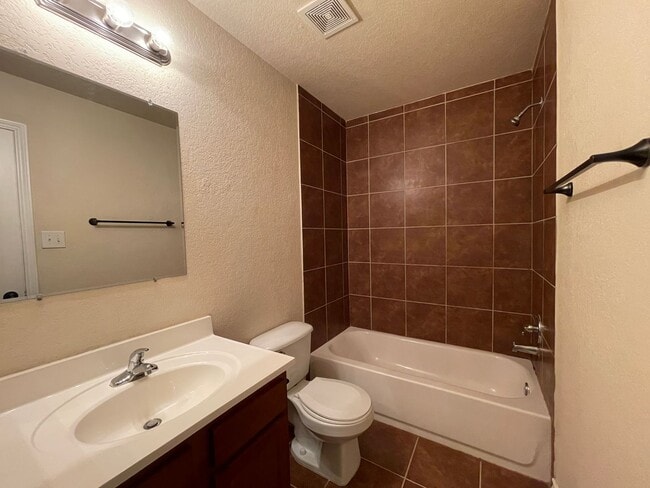 Building Photo - Townhome for rent