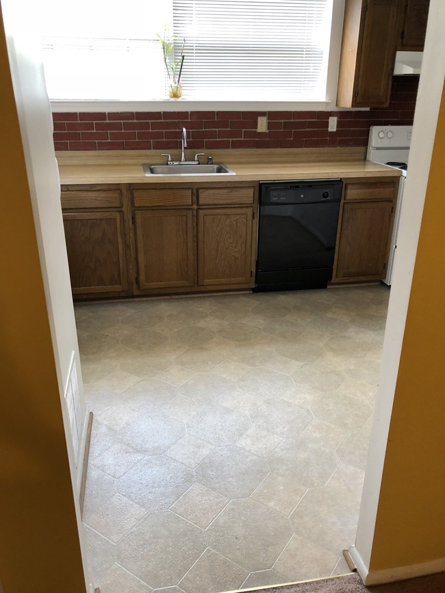 Foto del edificio - 15023 Cherrywood Dr